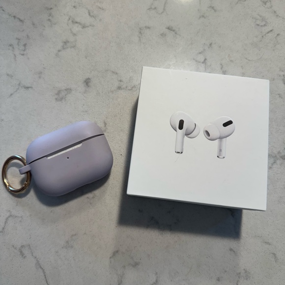AirPod pros with lilac wireless charging case - Picture 1 of 4